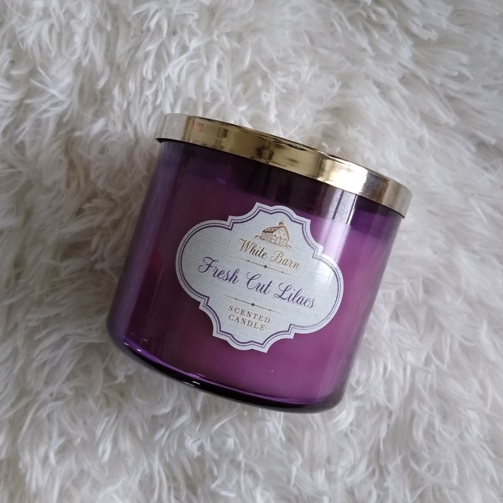 New White Barn Fresh Cut Lilacs Candle 14.5 oz